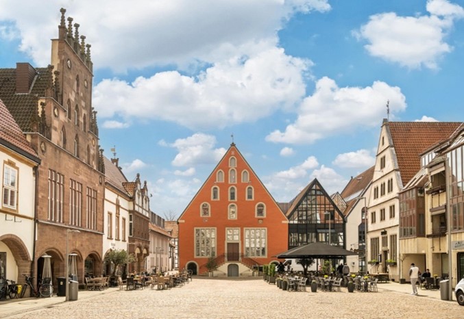 Lippe Tourismus - Ein Wochenende mit vollem Programm und einem Rundum-Sorglos-Paket Strohsemmelfest-Arrangement mit Übernachtung im Hotel „Annenhof“ vom 26.-28. Juni 2026 in Lemgo,101 weitere Gewinne