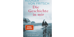 Rosenheimer Schaufenster - Ein Exemplar des Buches "Die Geschichte in mir: eine deutsche Familie im 20. Jahrhundert“ von Rüdiger von Fritsch