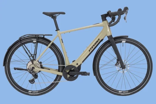 Velomedien - Gravel E-Bike, Gutschein für eine Veloreise, 3x «eBike Ultimate Clean Protect & Lube Kit, 1 x Impala «KinetiCore» 2x Windbreaker,