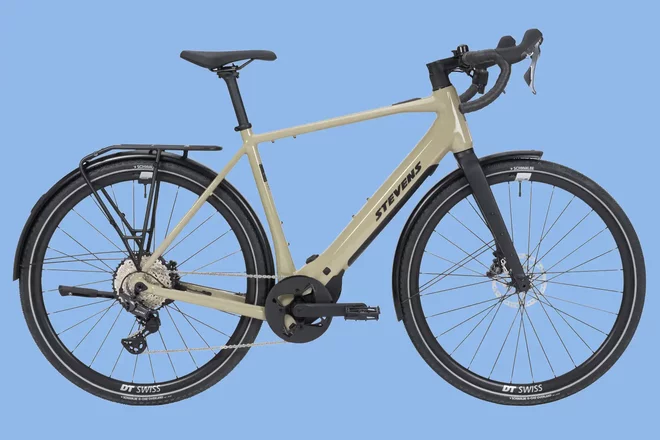 Velomedien - Gravel E-Bike, Gutschein für eine Veloreise, 3x «eBike Ultimate Clean Protect & Lube Kit, 1 x Impala «KinetiCore» 2x Windbreaker,