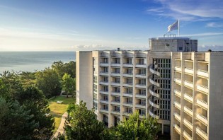 Antenne Thüringen - Unter anderem: 2 Übernachtungen im Cliff Hotel Rügen Resort & Spa Sellin für 2 Personen mit Frühstück inklusive 2 Ehrenkarten für die Störtebeker Festspiele „Likedeeler“