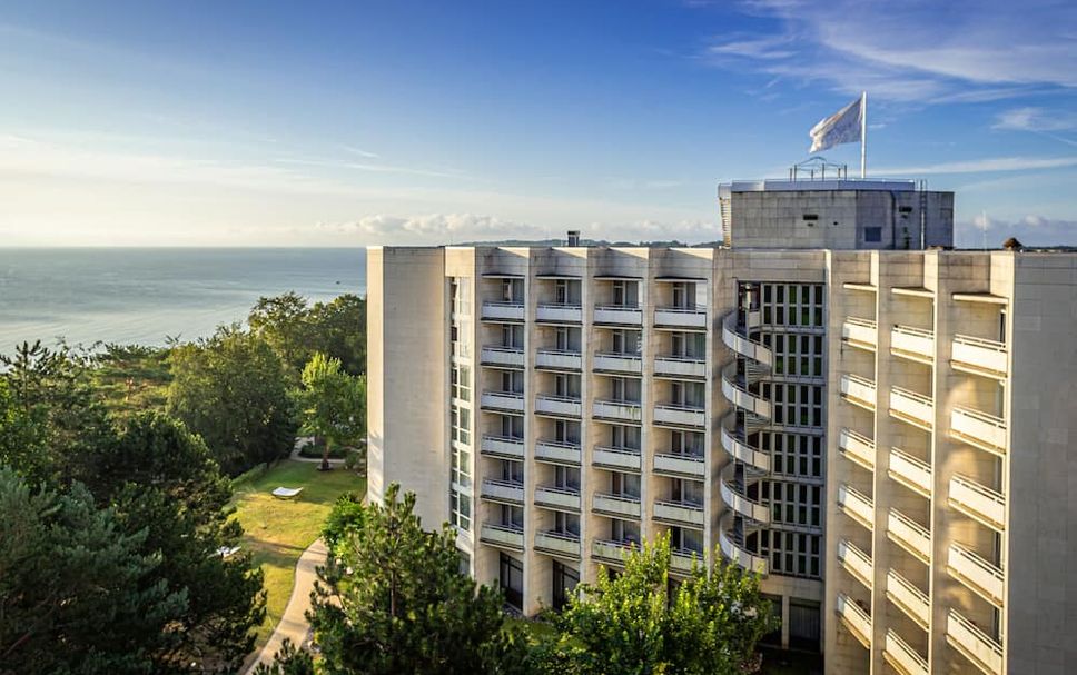 Antenne Thüringen - Unter anderem: 2 Übernachtungen im Cliff Hotel Rügen Resort & Spa Sellin für 2 Personen mit Frühstück inklusive 2 Ehrenkarten für die Störtebeker Festspiele „Likedeeler“