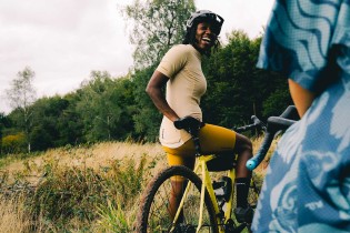 Bergwelten - Dreiteiliges Rad Outfit von Endura bestehend aus AllTrack Ride Bib Shorts, AllTrack Rout L/A Tech T-Shirt und AllTrack Ride K/A Resort Shirt