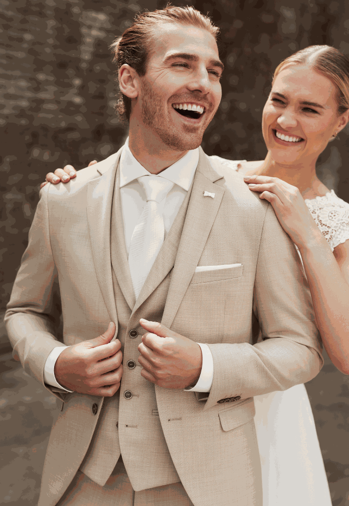 Elena Brautstudio - 1x Hochzeitsanzug Deiner Wahl im Wert von bis zu 1.500 € • 1x Gutschein über 200 € • 1x Gutschein über 100 €