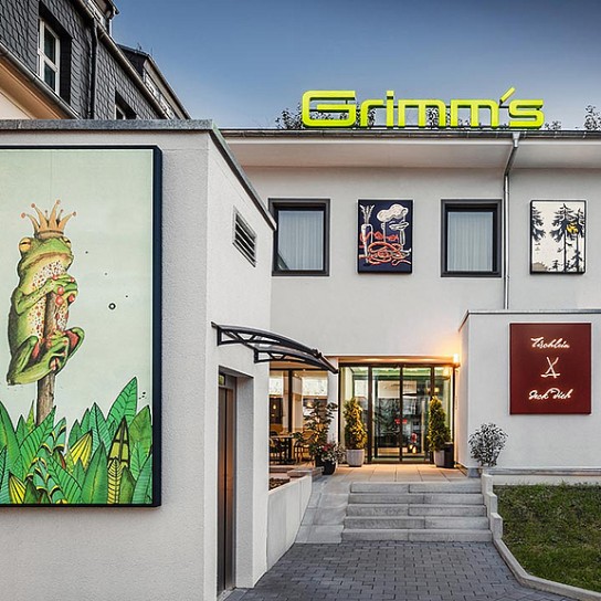 Evangelische Kirche - eine Übernachtung für 2 Personen mit Frühstück in der Prinzen-Suite von Grimm’s Hotel in Hanau