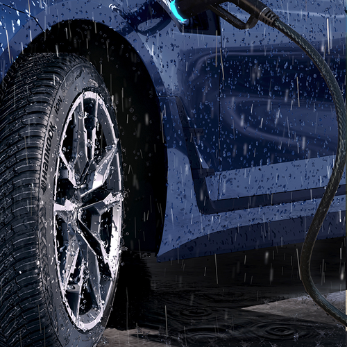 Hankook - 1x Satz (4 Stück) iON FlexClimate Reifen, ein Beanie, ein Regenschirm und ein FLSK Trinkbecher aus dem Hankook Merchandise Shop