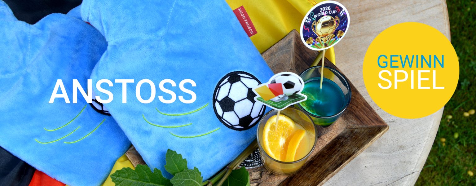 Hugo Frosch - 10 x 2 Junior Wärmflaschen 0,6 Ltr. mit samtig-weichem Nicki-Veloursbezug im Fußball-Design