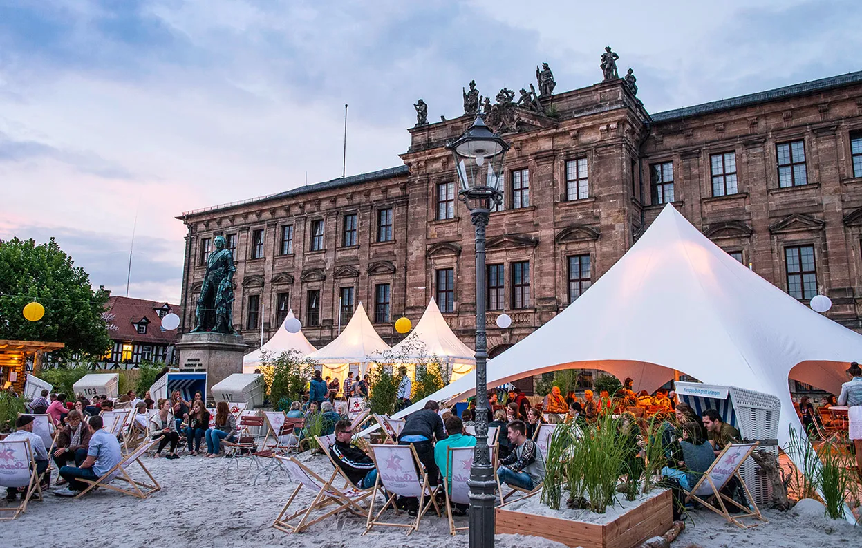 hugo-info - 4x1 Gutschein zu je 25€ für den Sternla SchlossStrand Erlangen im Sommer 2026