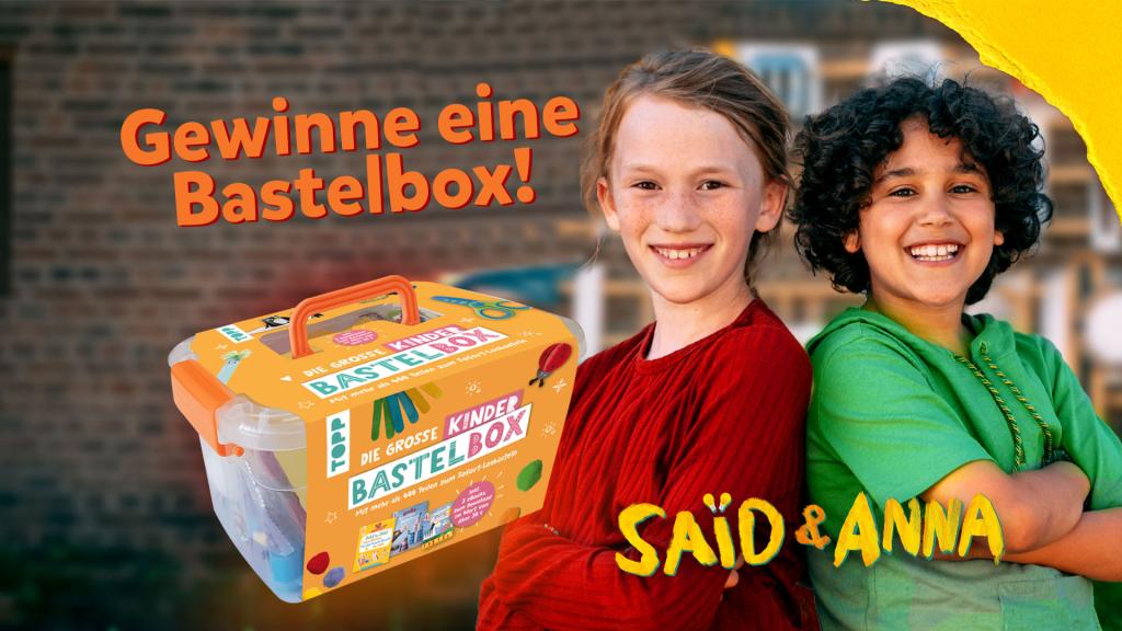 KiKA - Kika Bastelbox, In der Box gibt es jede Menge Anleitungen und Bastelmaterial wie eine Kinderschere, Bastelpapier, Glitzersteine und vieles mehr