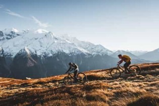 SCOTT Sports - Hin- und Rückreise nach Chamonix 3 Übernachtungen in Chamonix für 2 Personen Treffen mit dem Run4Adventure Team und Teilnahme am Community Run Ein komplettes SCOTT Running Outfit