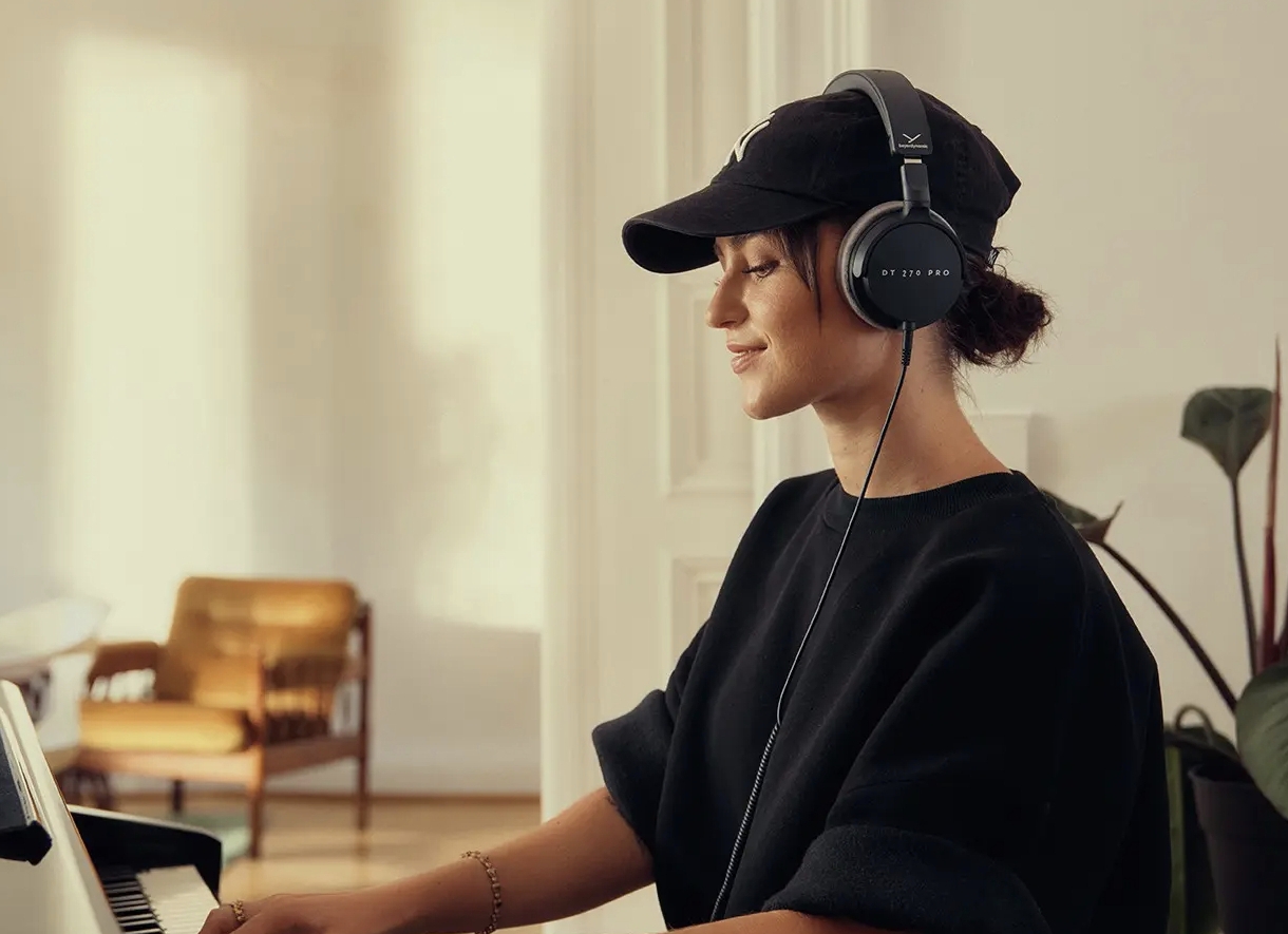 Tonstudio für Frauen - Studiokopfhörer DT 270 PRO von beyerdynamic