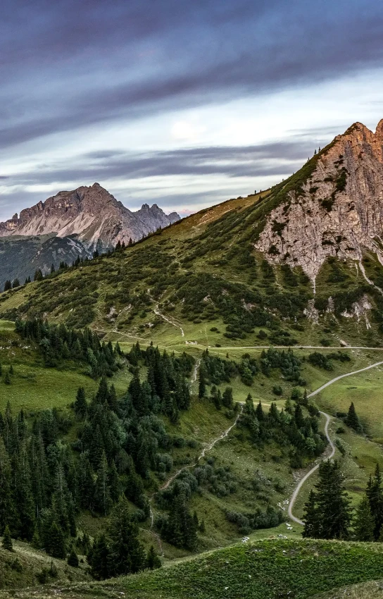 Tourismusverband Tannheimer Tal - 1. Wanderschuhe 2. Rucksack 3. Wanderstöcke 4.-10. Bildband