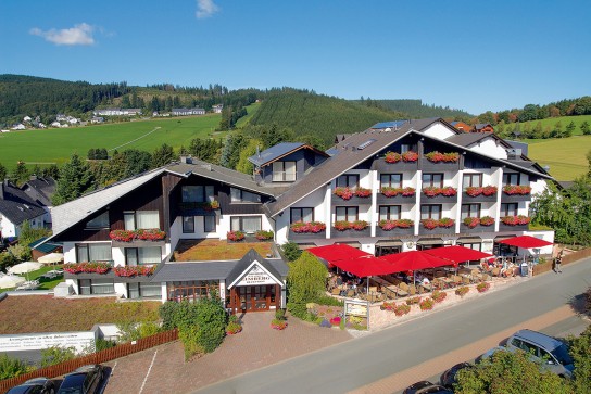 wir leben outdoor - 2 Übernachtungen im Doppelzimmer inklusive vielseitigem Verwöhn-Frühstücksbuffet und kalt-warmem Dinnerbuffet, Bademantel auf dem Zimmer sowie Nutzung des Wellnessbereichs