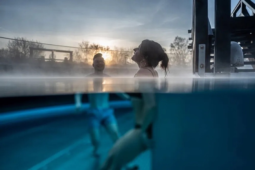 AUSZEIT - 2 Übernachtungen im Spreewelten Hotel Lübbenau inkl. Frühstück und Leihfahrrad, 2 Karten für die abendliche Konzertkahnfahrt mit den Tulenz Brüdern. 2 Tickets für einen geführten Stadtrundgang