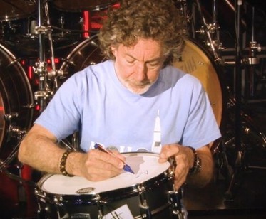 DRUMS & PERCUSSION - Eine von Simon Phillips (Ex-Toto) signierte Tama Soundworks Snare (Schlagzeugtrommel)