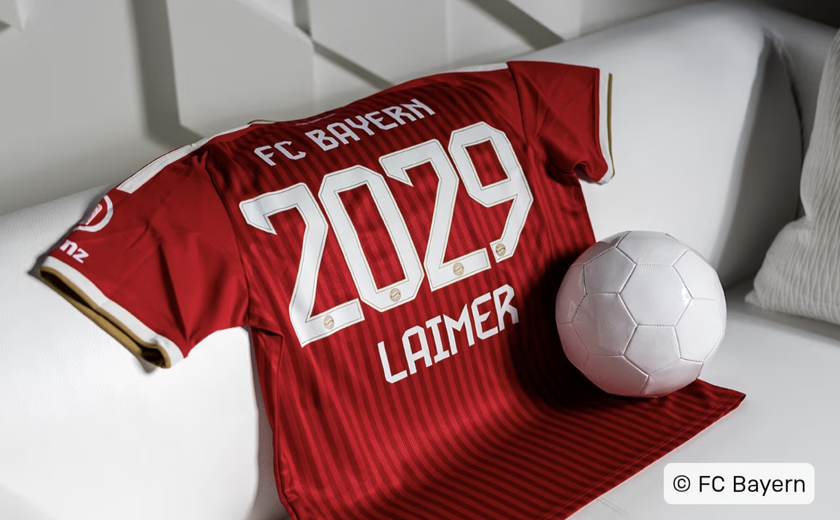FC Bayern - Ein signiertes Trikot von Konrad Laimer