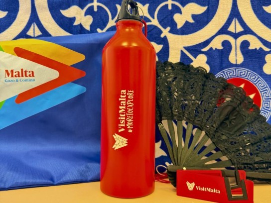 Malta - 1 von 3 Malta Sunshine Paket: 1x Aluminium Trinkflasche, 1x Sommer-Fächer, 1x Praktischer Turnbeutel, 1x Strandtuch, 1x Handy-Ständer