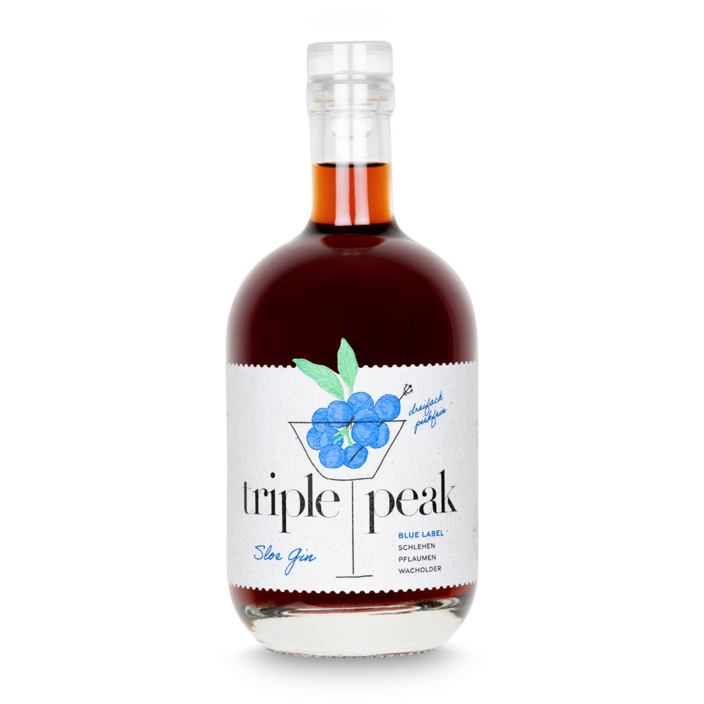 nordische Esskultur - 5 Flaschen (500 ml) Sloe Gin Triple Peak Blue Label von Piekfeine Brände aus Bremen im Wert von je 38,40 €