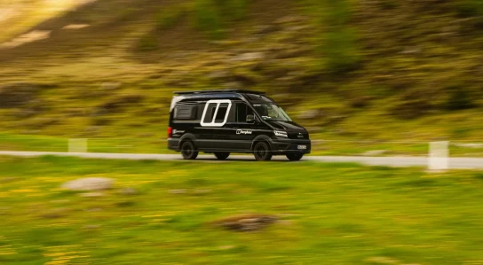 Pentland Brands - Die Nutzung eines Rocket Camper / MAN / TGE 4x4 für einen Zeitraum von zwölf (12) Monaten Zusätzlich zum Fahrzeug eine Tankkarte mit einem Guthaben in Höhe von EUR 5.000,- und 2.000€ Berghaus Gutschein