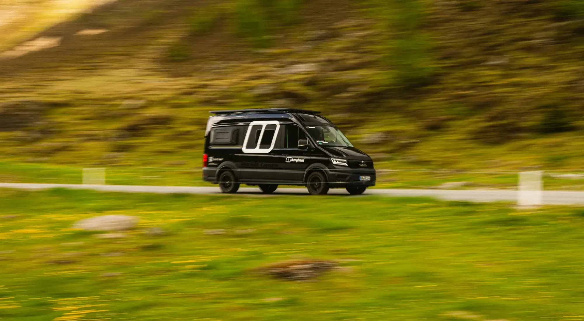 Pentland Brands - Die Nutzung eines Rocket Camper / MAN / TGE 4x4 für einen Zeitraum von zwölf (12) Monaten Zusätzlich zum Fahrzeug eine Tankkarte mit einem Guthaben in Höhe von EUR 5.000,- und 2.000€ Berghaus Gutschein