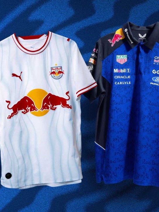 Red Bull - Ein von Isack Hadjar signiertes FC Red Bull Salzburg footballJersey und signiertes Red Bull Racing Team Polo Shirt