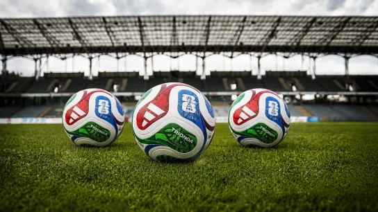 Schlütersche Fachmedien - 3 x 1 FIFA FUSSBALL-WELTMEISTERSCHAFT 26™ TRIONDA BÄLLE