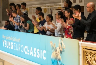 Young Euro Classic - Rausch "Plantagen Holz-Schatulle" (Schokolade) Musikalisches Kinderbuch: Janosch, Scheherazade, Das Gespenst von Canterville & Mein erstes Buch vom Orchester ONO Day Spa Gutschein für 2 Personen (Berlin) uvm