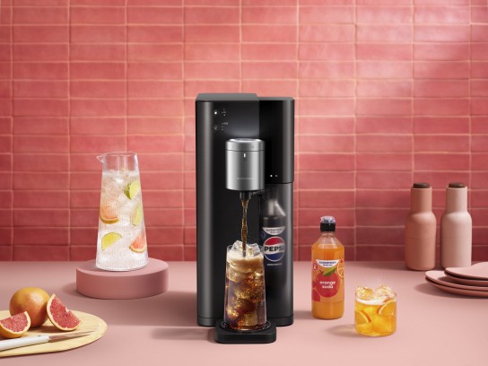 ZuhauseWohnen - 1 x Wassersprudler „Ultimate Multi-DrinkTM“ von Sodastream + zehn verschiedener „drink mixes“ im Gesamtwert von ca. 255 €