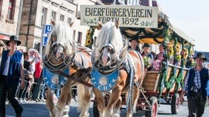 Bayerisches Staatsministerium - 5x1 Aufenthalt für 2 Personen auf der Michaeliskirchweih Fürth 2026 inklusive Übernachtung + Backstageführung
