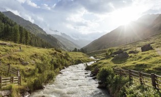 IDM Südtirol - Ein 7-tägiger Aufenthalt in Südtirol mit Halbpension für 2 Personen - in einer Unterkunft, die mit dem Nachhaltigkeitslabel Südtirol zertifiziert ist