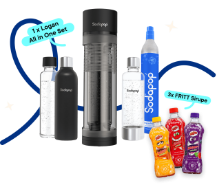 kitchenstories - 1 × Logan All in One Set, bestehend aus 1 × Wassersprudler Logan in Matt-Schwarz, 1 × Glasflasche, 1 × PET-Flasche, 1 × Edelstahlflasche in Schwarz, 1 × CO₂-Zylinder für bis zu 60 Liter Getränk sowie 3 × FRITT Sirupen