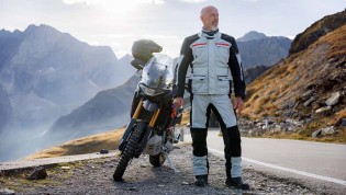Motorrad Online - Held Carese 3 Adventure Kombination aus Jacke und Hose
