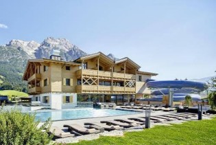 Passauer Neue Presse - Erholung in Leogang-Saalfelden im Salzburger Land - 4 ÜN für 2 Personen mit 3/4 Genießerpension im Vier-Sterne-Superior-Hotel „Die Riederalm“