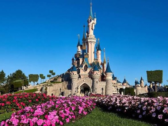 planet radio - 10x 1 Gutschein für einen Aufenthalt für je 2 Personen in Disneyland® Paris mit 2 ÜN + Verpflegung, 3 Tage Eintritt, ohne Anreise
