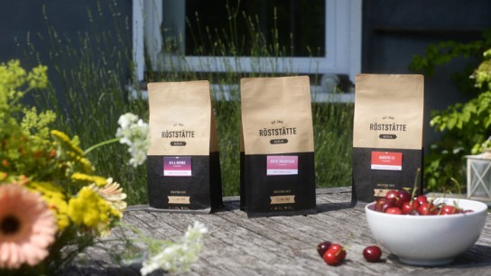 Röststätte Berlin - 2x1 Brühset für leckeren Filterkaffee bestehend aus einer AeroPress, einem Filterkaffee und Emaille-Tasse