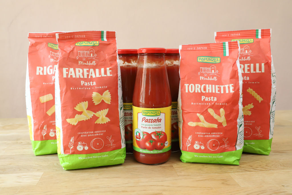 über bio - 3 Pakete mit je 3 Flaschen Bio-Tomatenpassata und je einer Packung Bio-Pasta Rigatoni, Farfalle, Torchiette und Spirelli von Rapunzel Naturkost