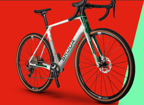 welovecycling - 1x Hochwertiges Škoda-Gravelbike ● 2x Bikepacking-Set für Abenteuerlustige ● 10x Grünes Škoda La Vuelta-Trikot