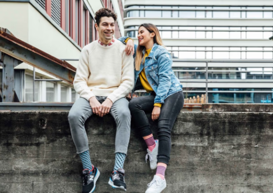 aeroTELEGRAPH - Ein Paket mit bunten Socken von Dilly Socks