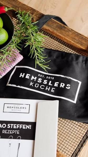 famila - 3x1 Steffen Henssler-Kochkurs in Hamburg inklusive 1 ÜN für zwei Personen zu 500€