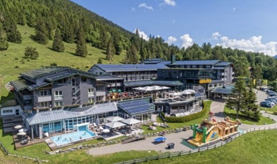 HUMANIC - 1 Familienurlaub für 2 Erwachsene + 2 Kinder bis 12 Jahre, 2 Nächte inklusive Verpflegung in einem der Original Kinderhotels Europa