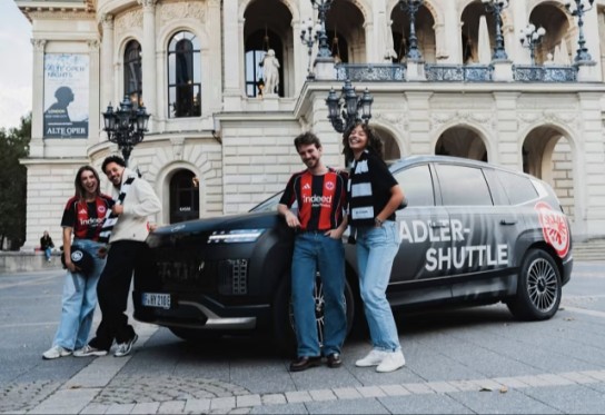Hyundai - 1x4 VIP-Tickets inkl. Shuttle-Transfer mit Chauffeur sowie Catering zu einem Heimspiel von Eintracht Frankfurt im Hyundai IONIQ 9 sowie Museums- und Stadionführung