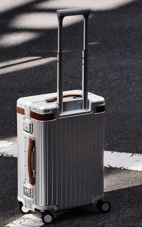 Robb Report - 2x Carl Friedrik Aluminium-Kabinenkoffern im Wert von jeweils 845 EUR in eurer Wunschfarbe