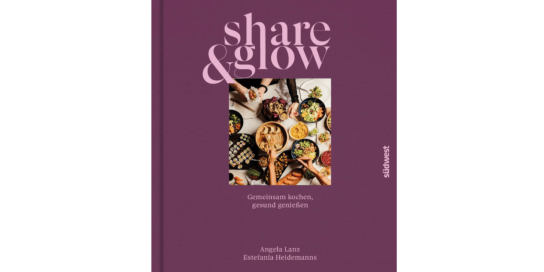 Rosenheimer Schaufenster - Ein Exemplar des Buches „Share & Glow“ – gemeinsam kochen – gesund geniessen – von Angela Lanz und Estefania Heidemanns