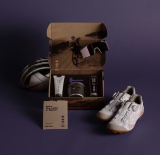 SCOTT Sports - Eine NoNormal x Scott Kollaborationsbox ( Schuhe,Brille,Helm,Kaffee etc.. )