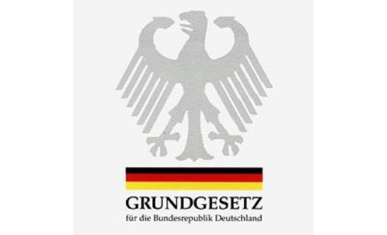 bpb: kostenloses Grundgesetz als Taschenbuch | verschiedene Sprachen