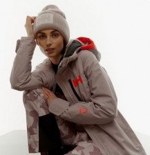 Charlie Weiss - Ski Season Look by Helly Hansen