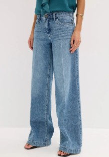 Weite Jeans mit langem Bein